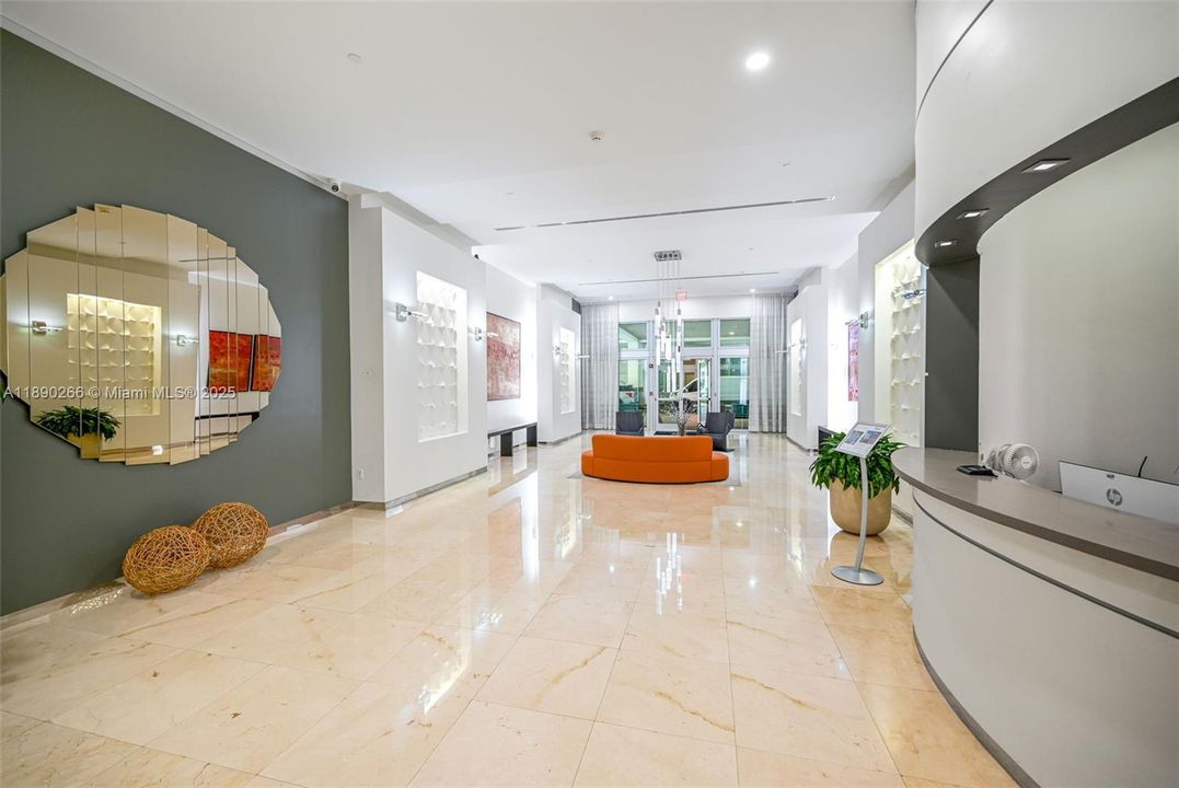 Под контрактом: $149,000 (1 спален, 1 ванн, 657 Квадратных фут)