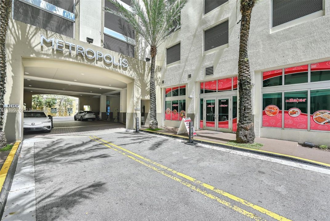 Под контрактом: $149,000 (1 спален, 1 ванн, 657 Квадратных фут)