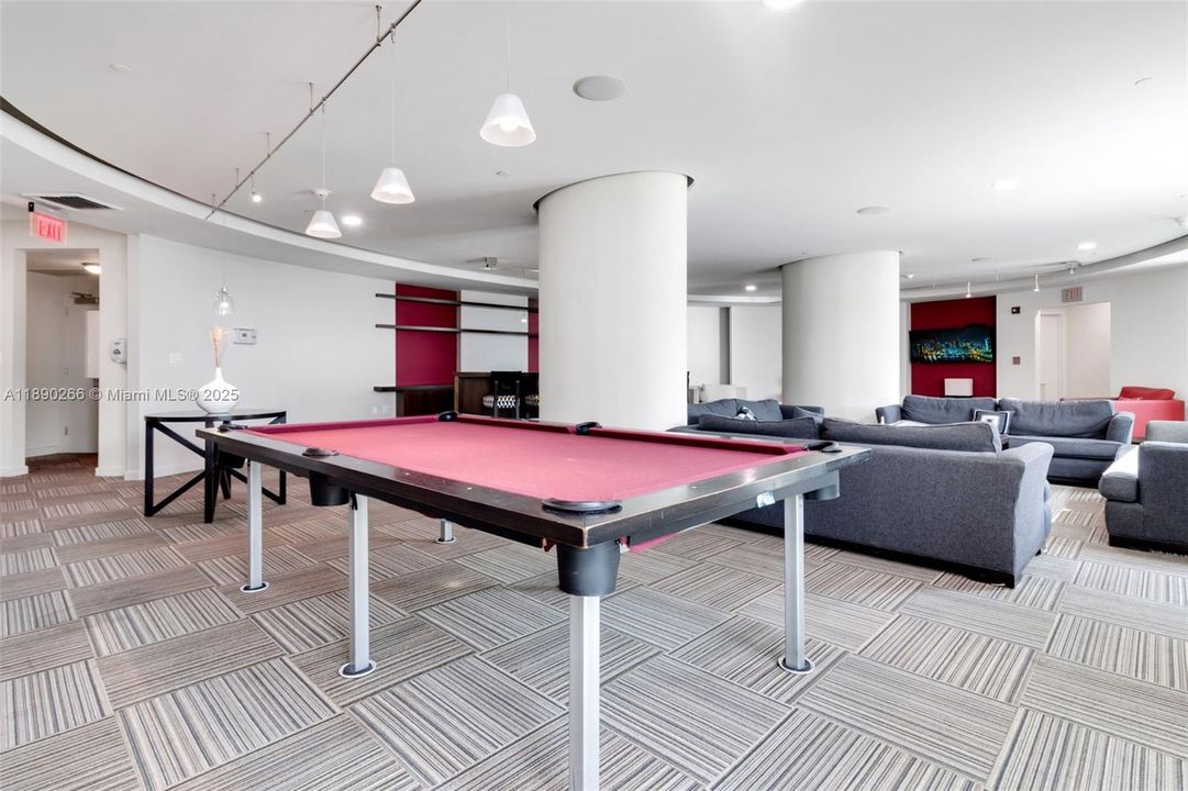 Под контрактом: $149,000 (1 спален, 1 ванн, 657 Квадратных фут)