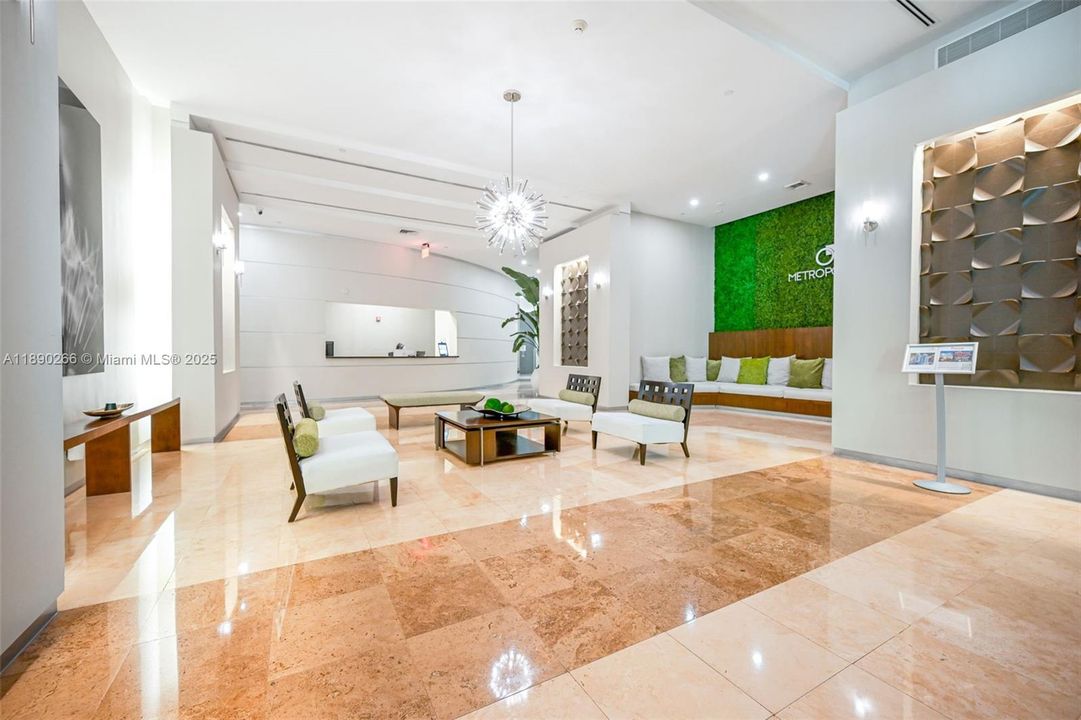 Под контрактом: $149,000 (1 спален, 1 ванн, 657 Квадратных фут)