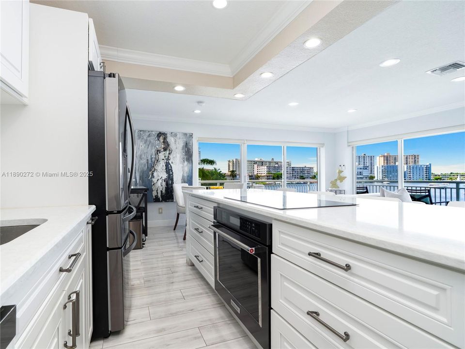 Под контрактом: $395,000 (2 спален, 2 ванн, 1080 Квадратных фут)