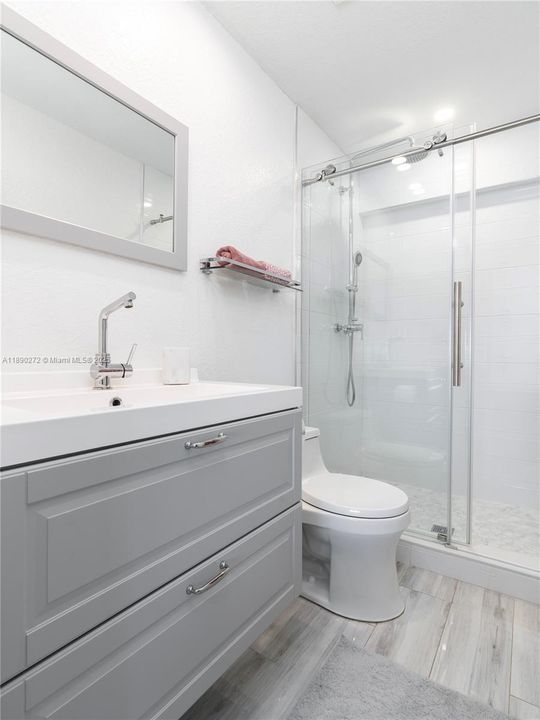 Под контрактом: $395,000 (2 спален, 2 ванн, 1080 Квадратных фут)