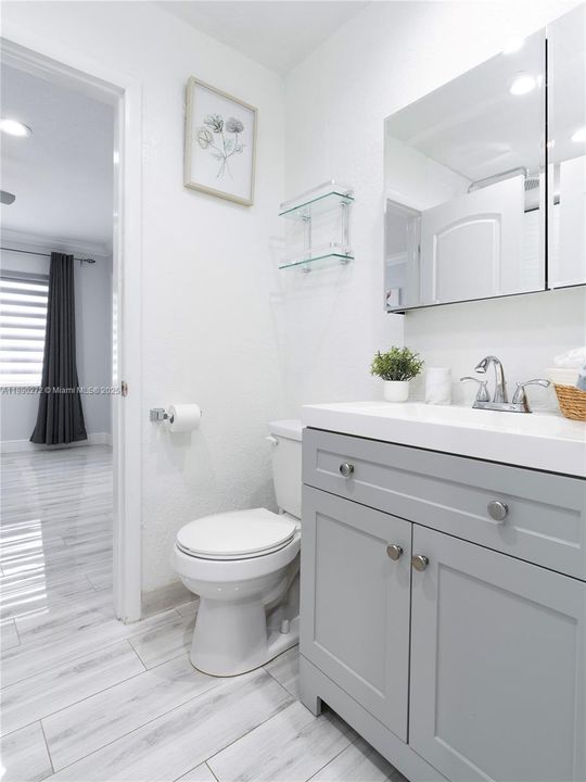 Под контрактом: $395,000 (2 спален, 2 ванн, 1080 Квадратных фут)