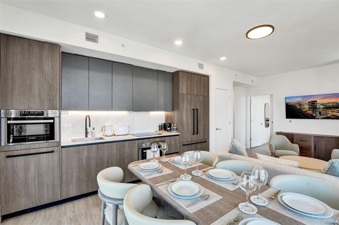 На продажу: $2,450,000 (4 спален, 2 ванн, 1177 Квадратных фут)