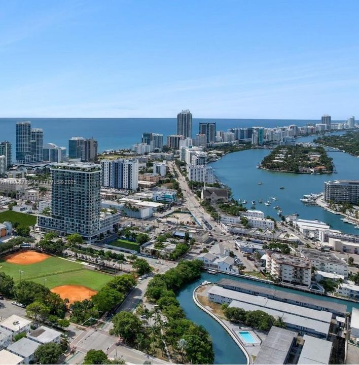 На продажу: $2,450,000 (4 спален, 2 ванн, 1177 Квадратных фут)