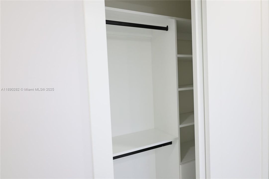 Activo con contrato: $390,000 (3 camas, 2 baños, 1629 Pies cuadrados)