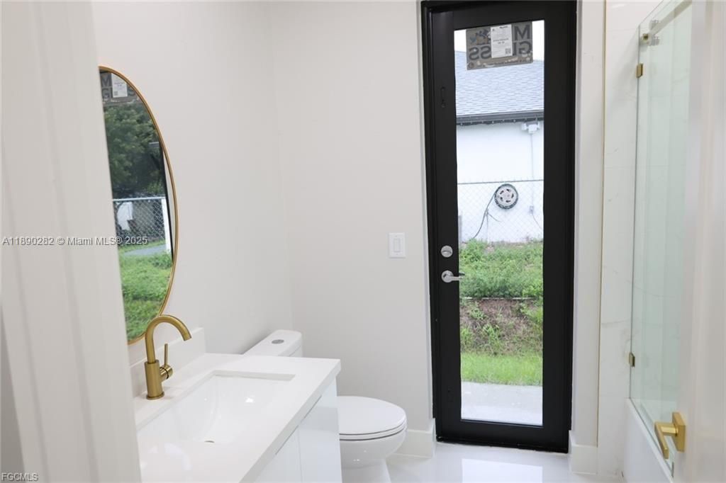 Activo con contrato: $390,000 (3 camas, 2 baños, 1629 Pies cuadrados)