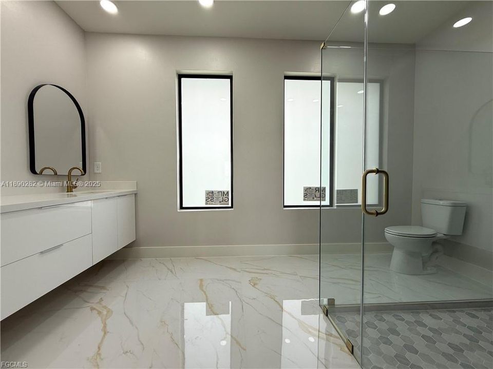 Activo con contrato: $390,000 (3 camas, 2 baños, 1629 Pies cuadrados)