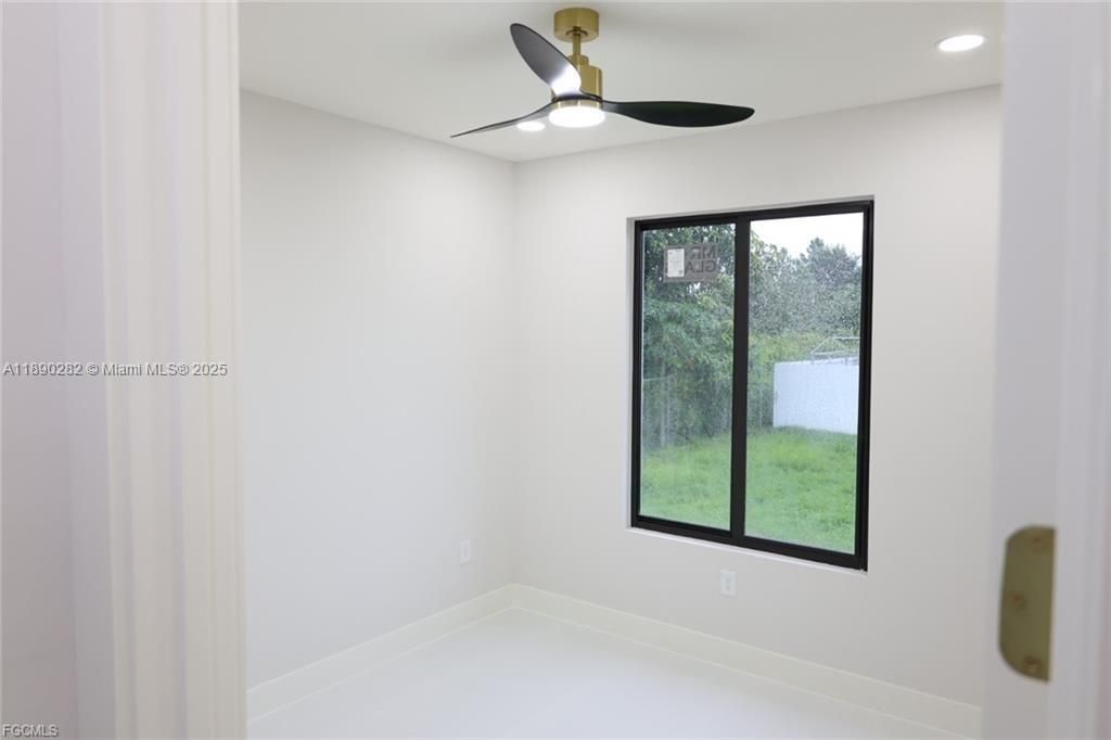 Activo con contrato: $390,000 (3 camas, 2 baños, 1629 Pies cuadrados)