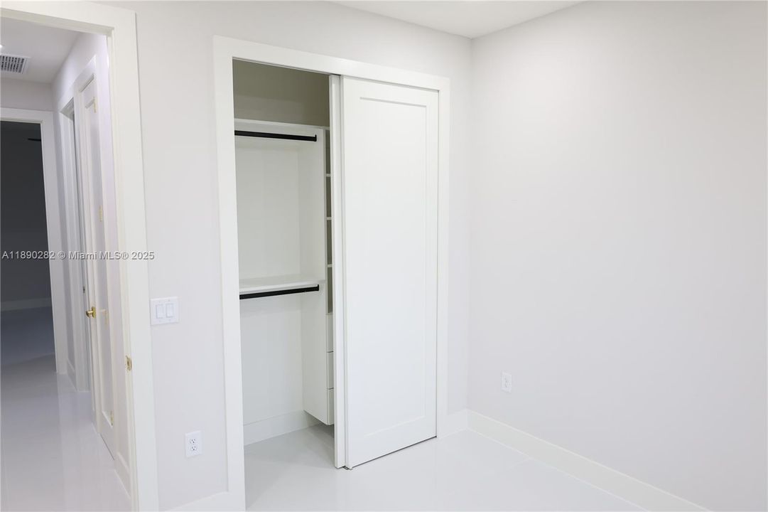 Activo con contrato: $390,000 (3 camas, 2 baños, 1629 Pies cuadrados)