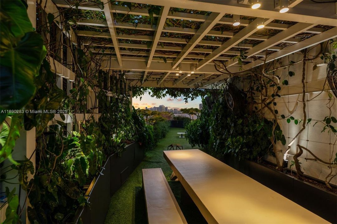 For Sale: $3,425,000 (2 beds, 2 baths, 2143 Square Feet)