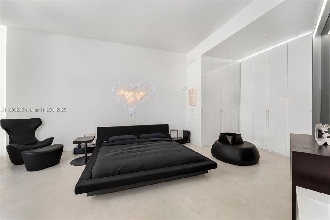 For Sale: $3,425,000 (2 beds, 2 baths, 2143 Square Feet)