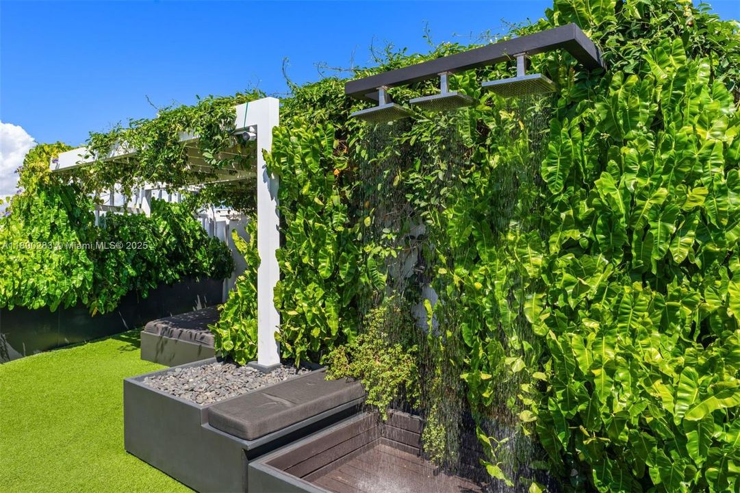 For Sale: $3,425,000 (2 beds, 2 baths, 2143 Square Feet)