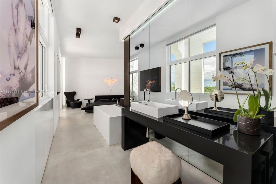 For Sale: $3,425,000 (2 beds, 2 baths, 2143 Square Feet)