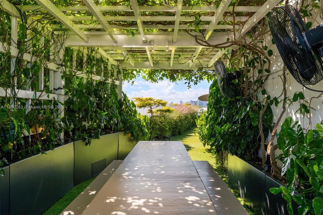 For Sale: $3,425,000 (2 beds, 2 baths, 2143 Square Feet)