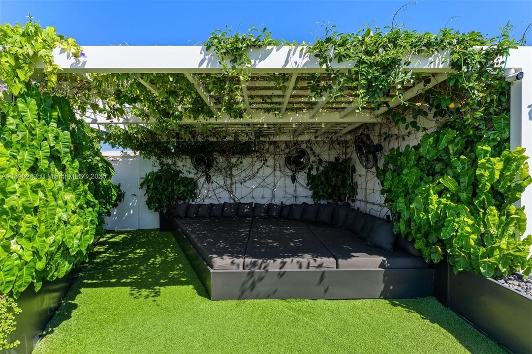 For Sale: $3,425,000 (2 beds, 2 baths, 2143 Square Feet)