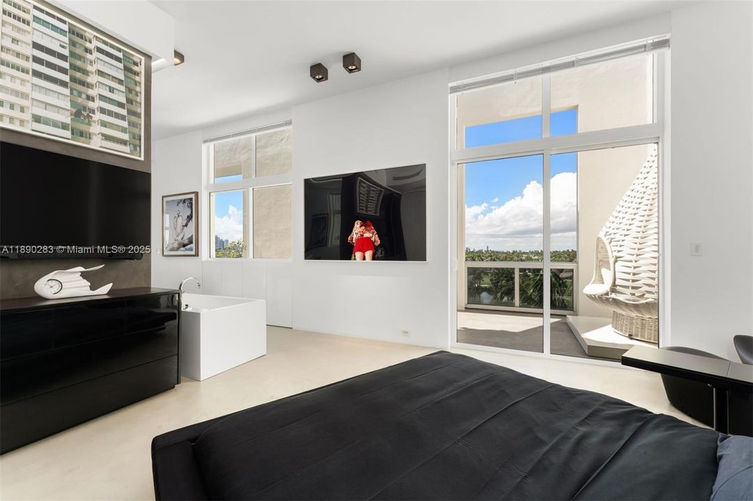 For Sale: $3,425,000 (2 beds, 2 baths, 2143 Square Feet)