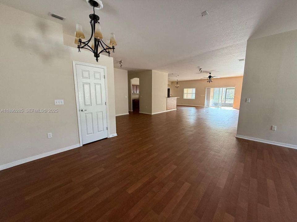 На продажу: $445,000 (5 спален, 3 ванн, 2908 Квадратных фут)