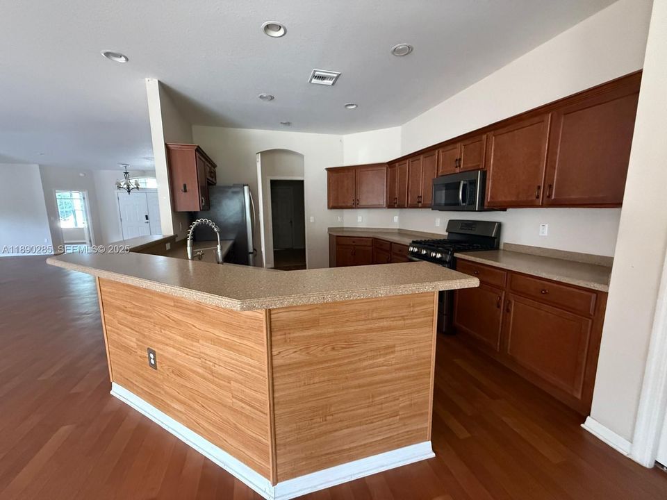 На продажу: $445,000 (5 спален, 3 ванн, 2908 Квадратных фут)