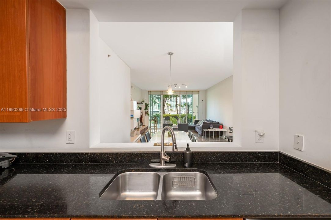 待售: $650,000 (3 贝兹, 3 浴室, 1600 平方英尺)