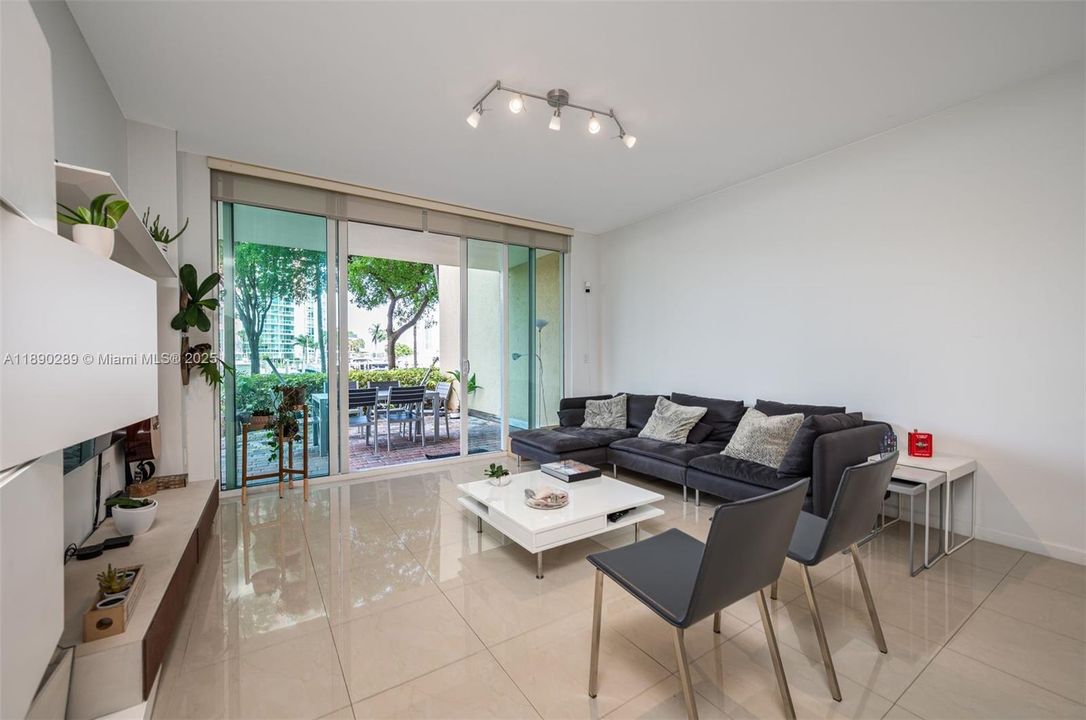 待售: $650,000 (3 贝兹, 3 浴室, 1600 平方英尺)