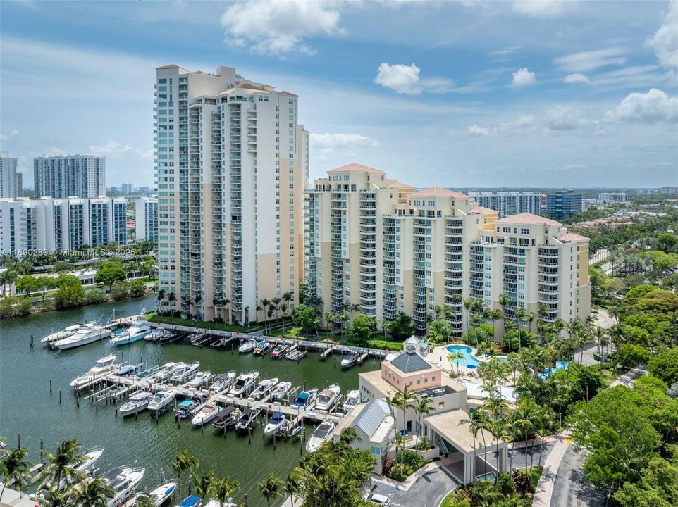 待售: $650,000 (3 贝兹, 3 浴室, 1600 平方英尺)