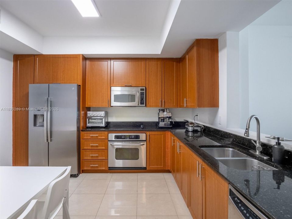 待售: $650,000 (3 贝兹, 3 浴室, 1600 平方英尺)