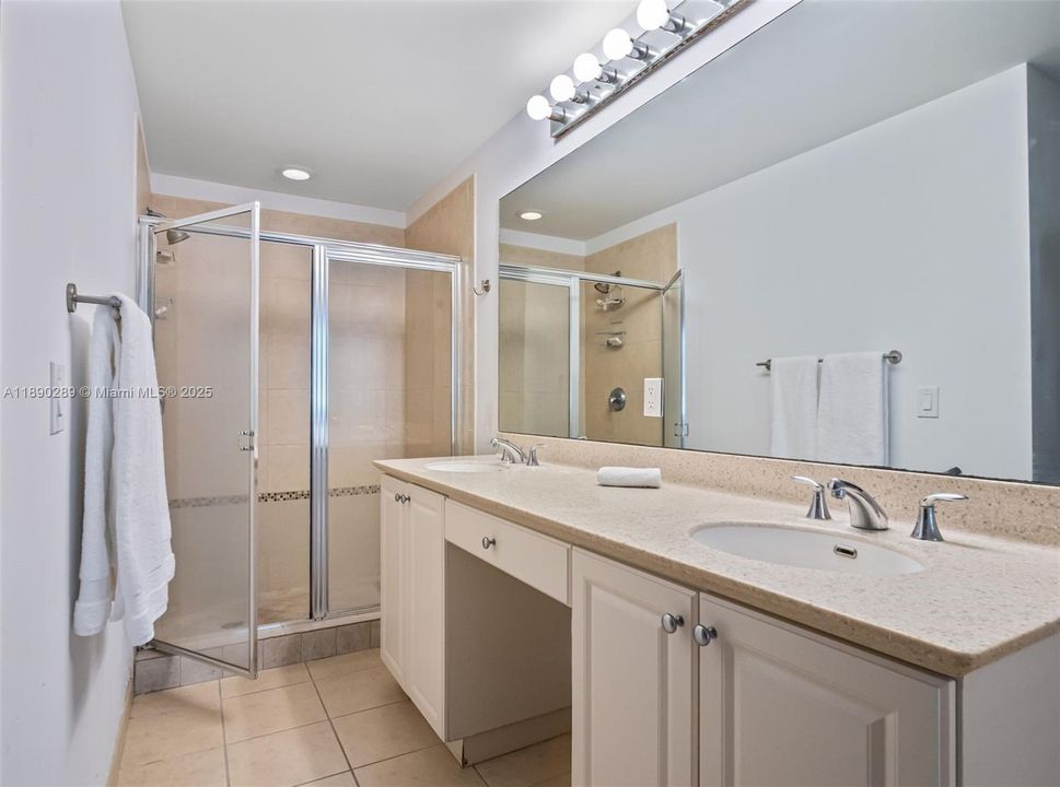 待售: $650,000 (3 贝兹, 3 浴室, 1600 平方英尺)