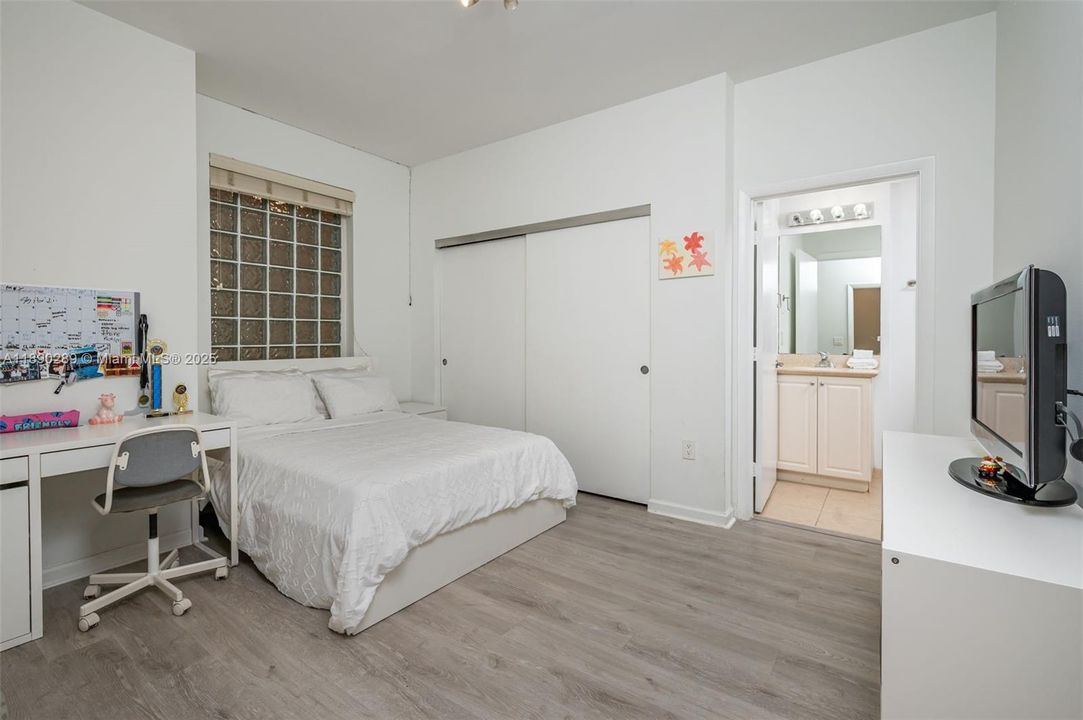 待售: $650,000 (3 贝兹, 3 浴室, 1600 平方英尺)