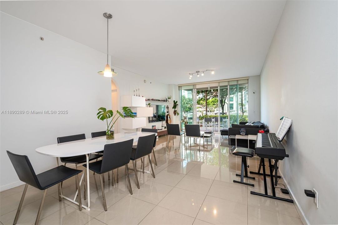 待售: $650,000 (3 贝兹, 3 浴室, 1600 平方英尺)