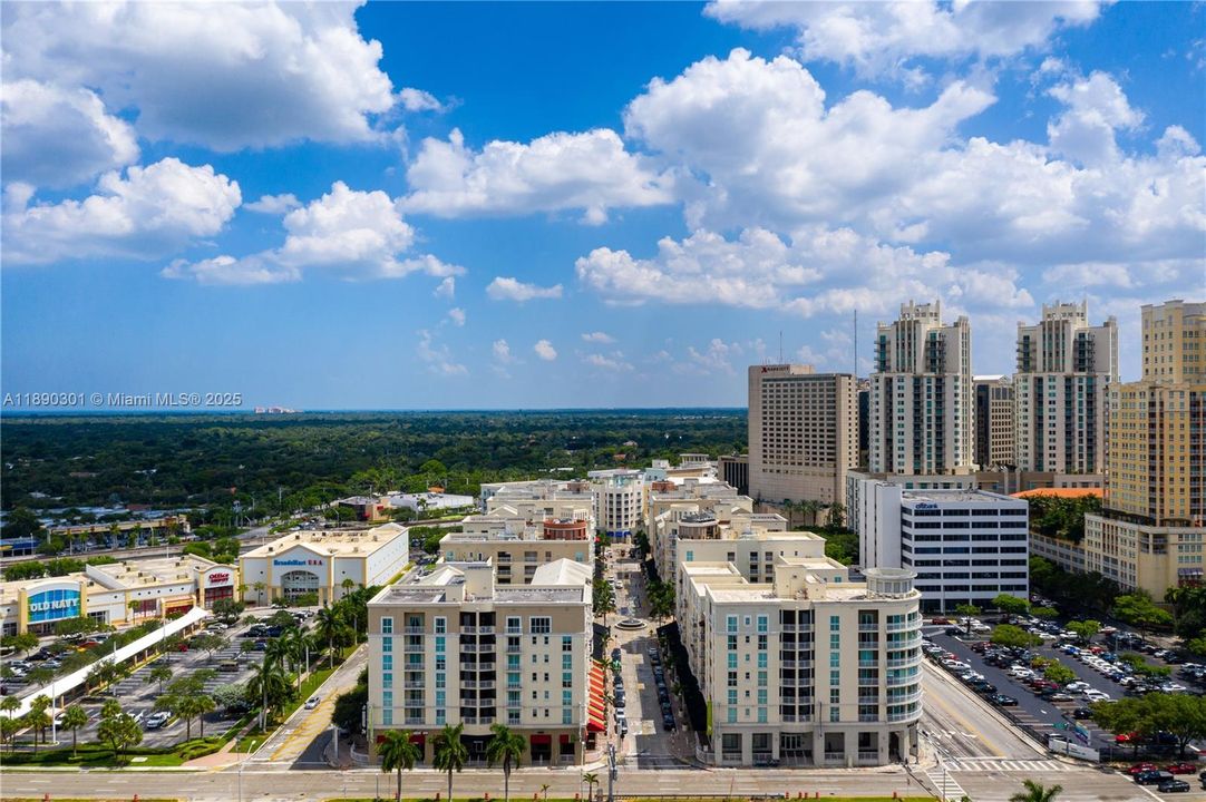 合同活跃: $345,000 (1 贝兹, 1 浴室, 828 平方英尺)