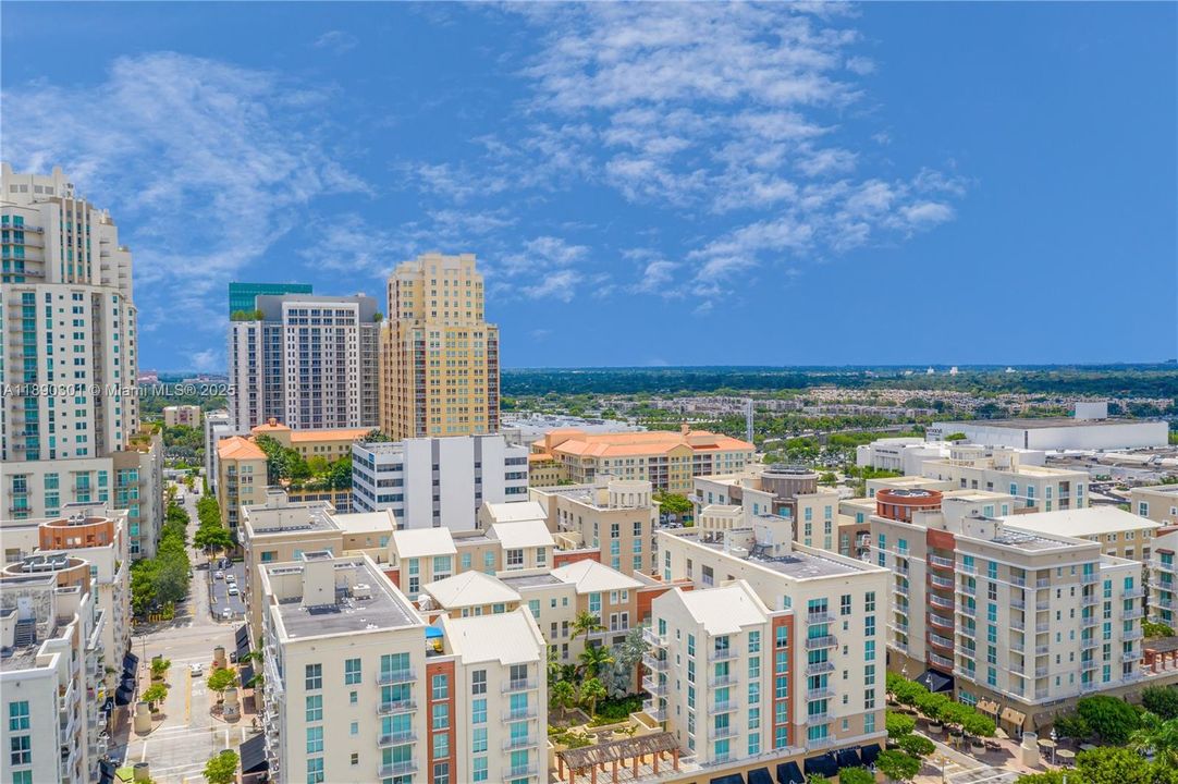 合同活跃: $345,000 (1 贝兹, 1 浴室, 828 平方英尺)