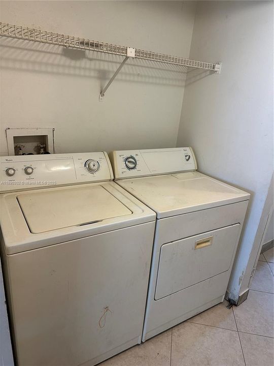 Active With Contract: $156,000 (2 beds, 2 baths, 909 Square Feet)