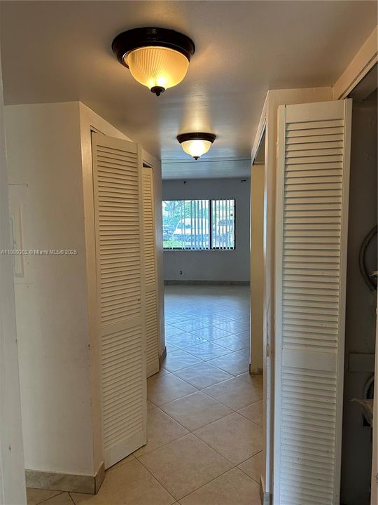 Active With Contract: $156,000 (2 beds, 2 baths, 909 Square Feet)