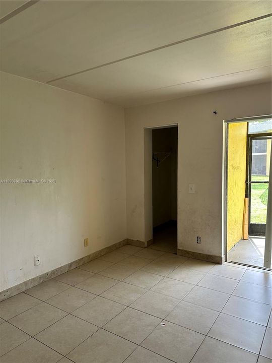 Active With Contract: $156,000 (2 beds, 2 baths, 909 Square Feet)