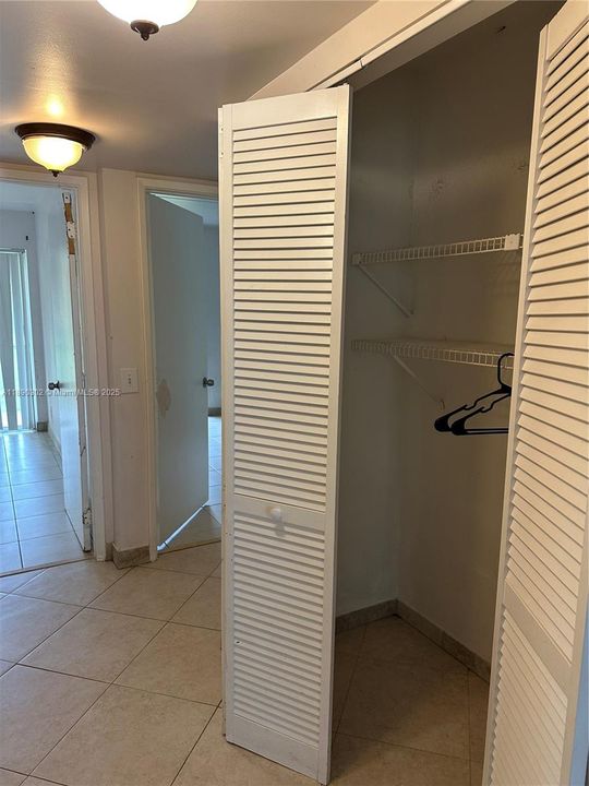 Active With Contract: $156,000 (2 beds, 2 baths, 909 Square Feet)