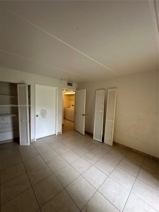 Active With Contract: $156,000 (2 beds, 2 baths, 909 Square Feet)