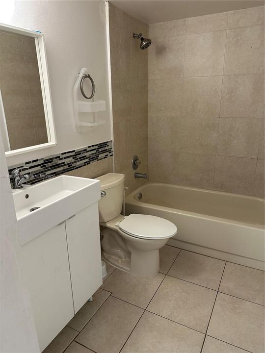 Active With Contract: $156,000 (2 beds, 2 baths, 909 Square Feet)