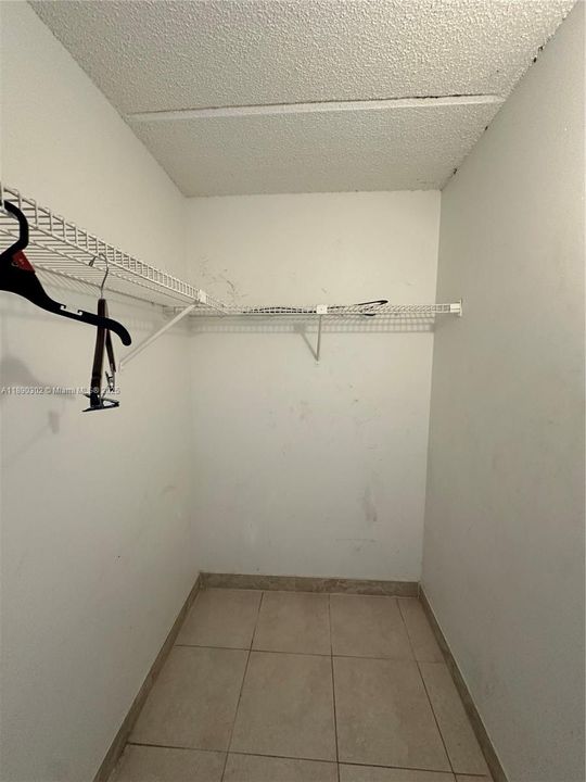 Active With Contract: $156,000 (2 beds, 2 baths, 909 Square Feet)