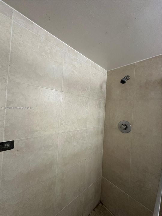 Active With Contract: $156,000 (2 beds, 2 baths, 909 Square Feet)