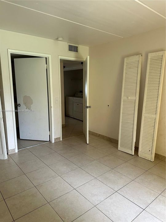 Active With Contract: $156,000 (2 beds, 2 baths, 909 Square Feet)