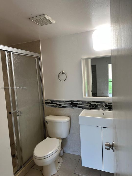 Active With Contract: $156,000 (2 beds, 2 baths, 909 Square Feet)