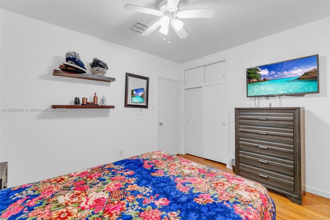 合同活跃: $675,000 (4 贝兹, 2 浴室, 2171 平方英尺)