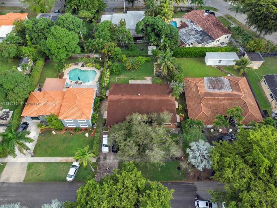 合同活跃: $675,000 (4 贝兹, 2 浴室, 2171 平方英尺)