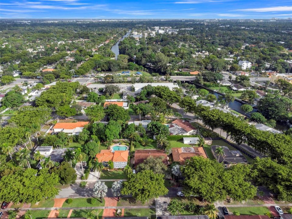 合同活跃: $675,000 (4 贝兹, 2 浴室, 2171 平方英尺)