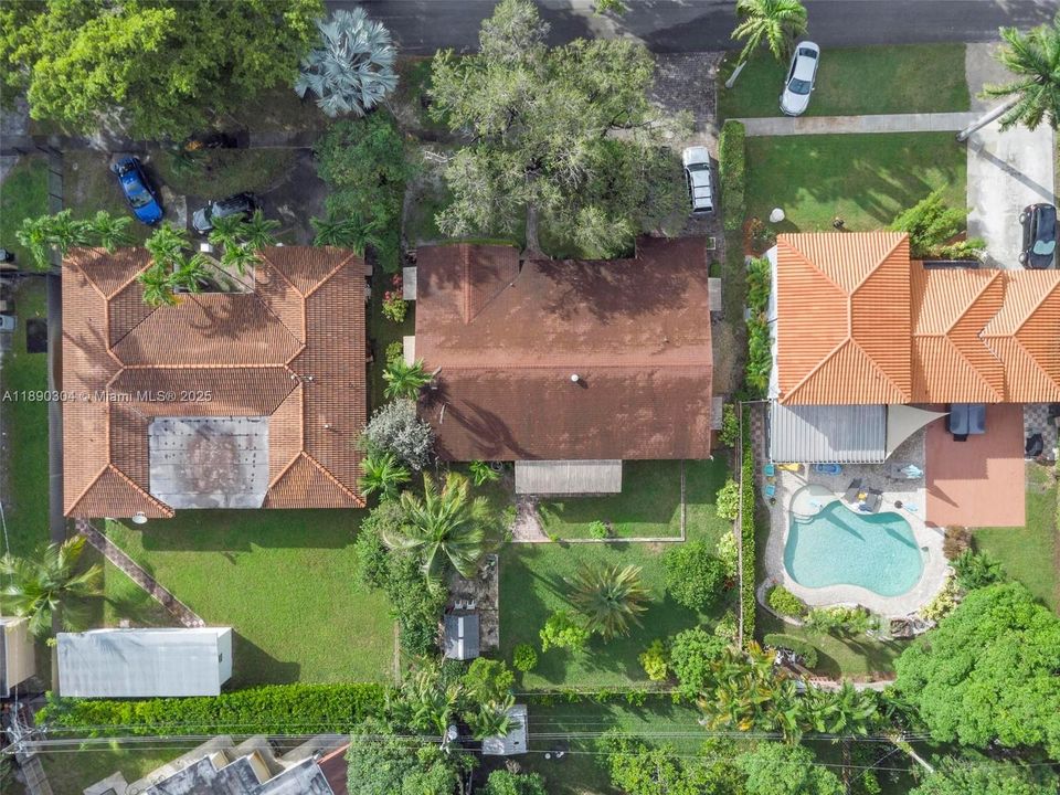 合同活跃: $675,000 (4 贝兹, 2 浴室, 2171 平方英尺)