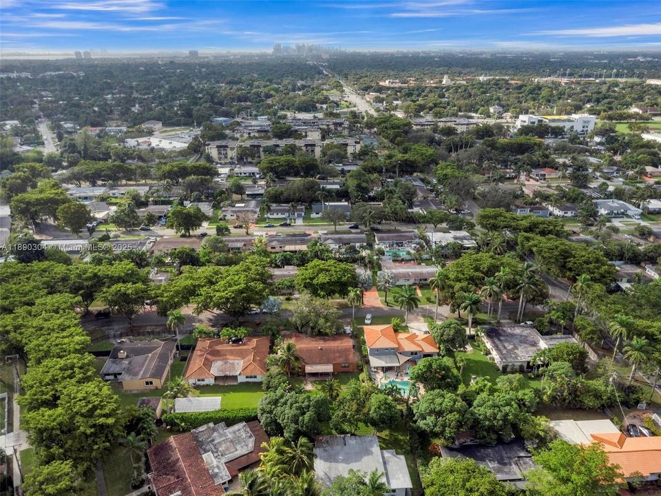 合同活跃: $675,000 (4 贝兹, 2 浴室, 2171 平方英尺)