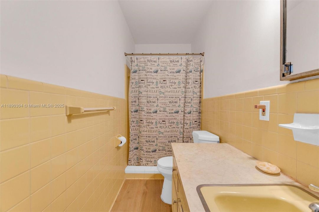 合同活跃: $675,000 (4 贝兹, 2 浴室, 2171 平方英尺)