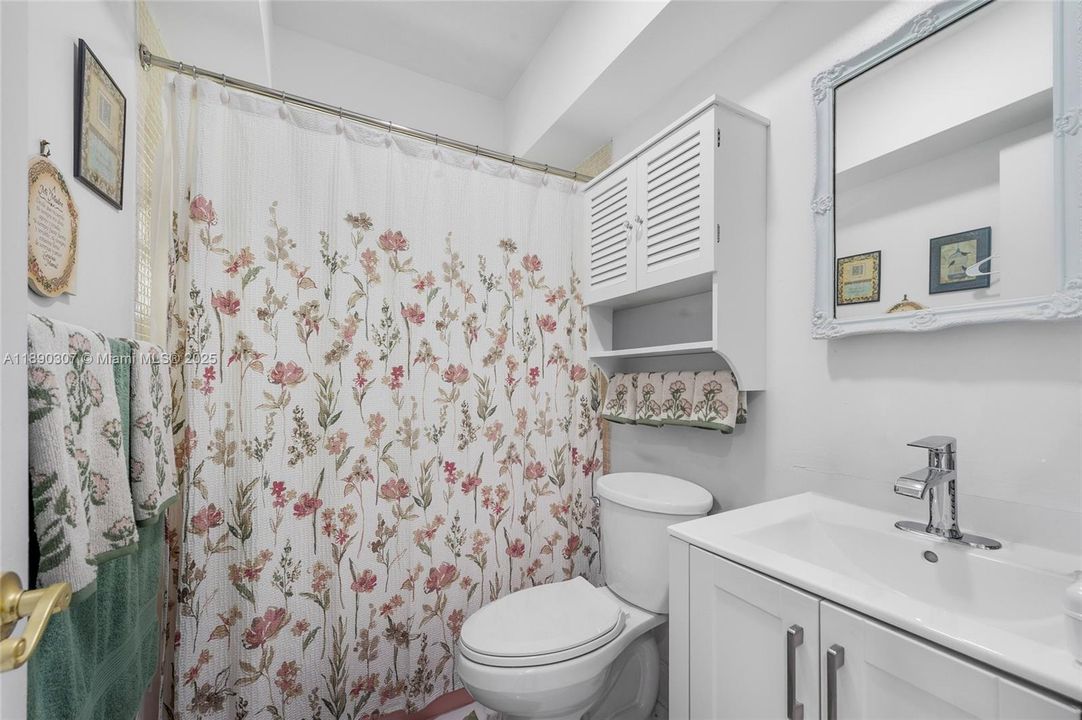 Под контрактом: $339,900 (2 спален, 2 ванн, 1240 Квадратных фут)