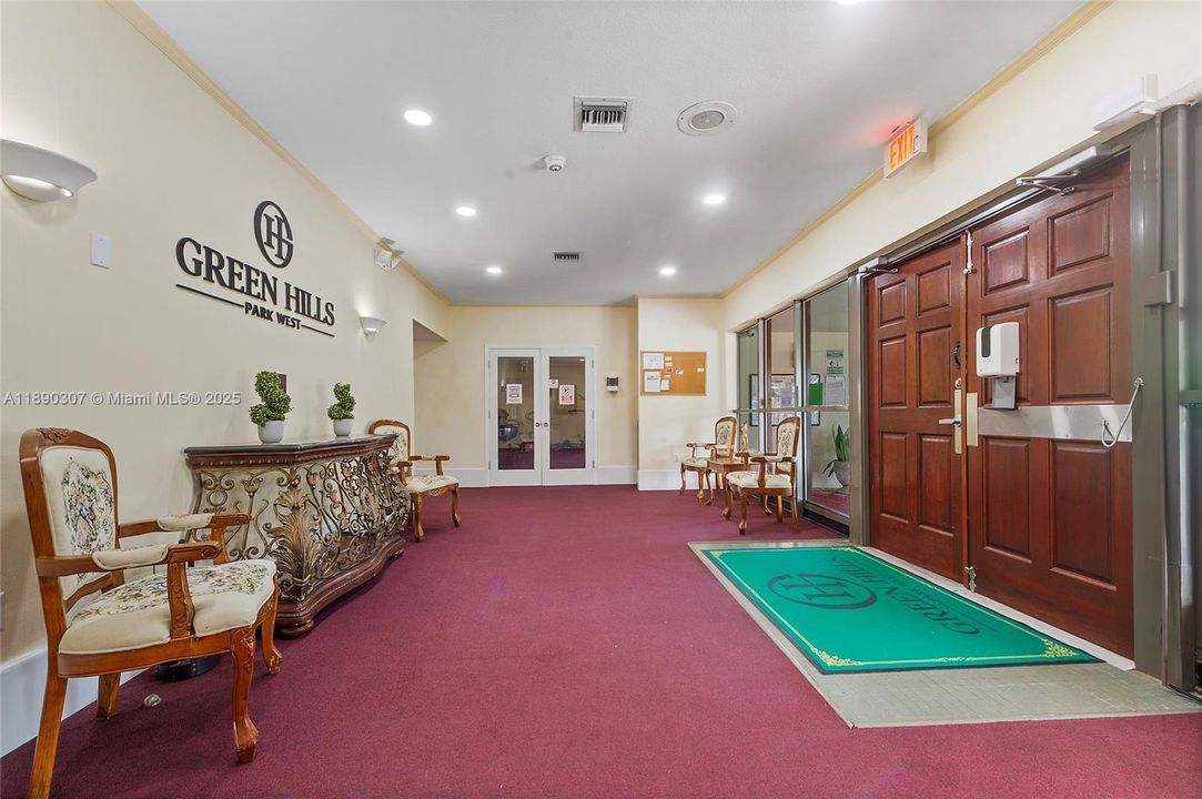 Под контрактом: $339,900 (2 спален, 2 ванн, 1240 Квадратных фут)